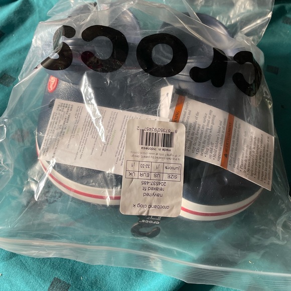 Lot of 2 Brand new in bag crocs. Boys junior size J1 SOLD OUT!!! - Picture 2 of 4